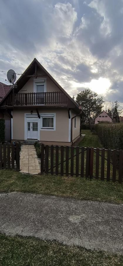 Вилла Kotnyek Nyaralo Балатонкерестур Экстерьер фото